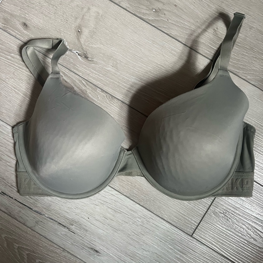 Victoria’s Secret pink army green everyday tshirt bra